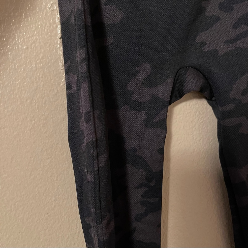 SPANX Look at Me Now Leggings - Black Camo - Picture 4 of 5